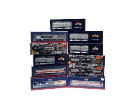 Bachmann 00-gauge rolling stock, including: freight container wagons, tanker set and other items, all boxed. (11 including tw