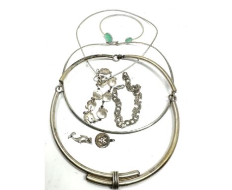 Selection of vintage silver jewellery inc necklaces bracelets etc weight 92g 