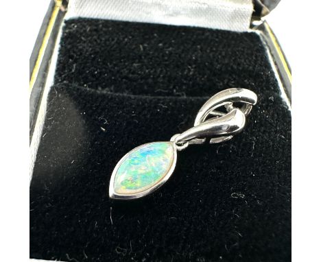 14ct white gold opal pendant weight 1g 