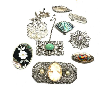 Selection of Vintage silver brooches weight 65g 