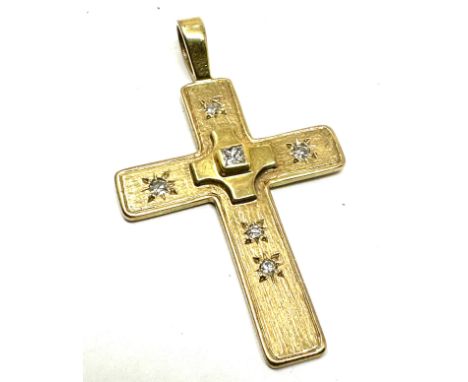 Vintage 9ct gold  diamond cross weight 5.2g measures approx 4.5cm by 2.7g 