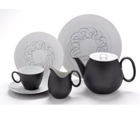 Raymond Loewy: "Script", German part dinner service, comprising: meat plates, dinner plates, tureens, soup bowls, side  and t
