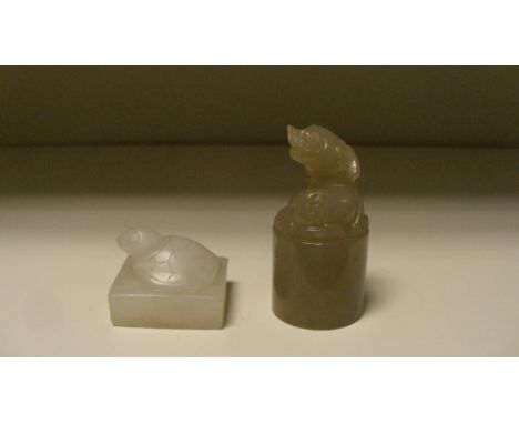 Two pale jade seals, the square shape of the first carved from a white stone with a tortoise above four character seal, 2.5cm