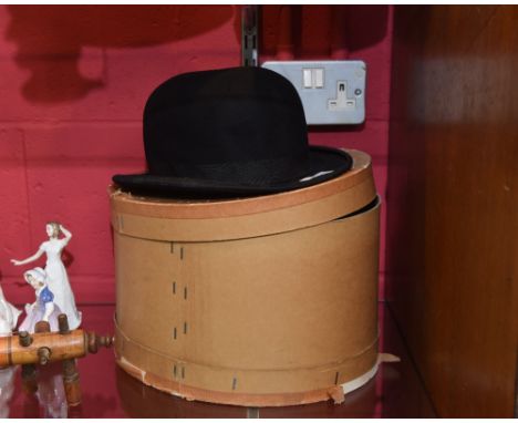 An Ever-So-Light gentleman's bowler hat and cylindrical hat box (2)