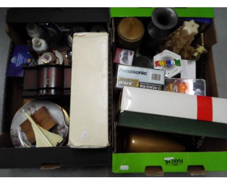 A mixed lot to include ceramics, a boxed Irish coffee set, vintage soda syphon, assorted badges and keyrings, pewter vase, Mi