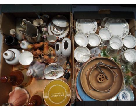 A lot to include ceramics, comprising Royal Worcester, part Elizabethian Chantilly pater service, Coalport also includes glas