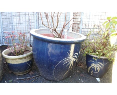 Four ceramic garden planters of various size with blue glaze decoration - sold with two concrete garden planters