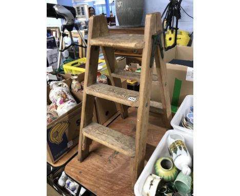 Pine step ladder