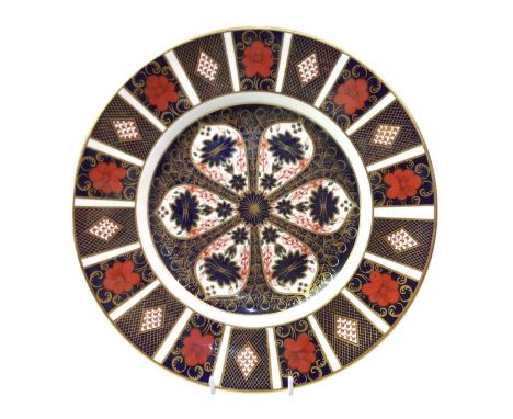 ROYAL CROWN DERBY PLATE, ALONG WITH GLASSES AND A TABLE LIGHTER the circular plate decorated in the imari pattern 1128, the g