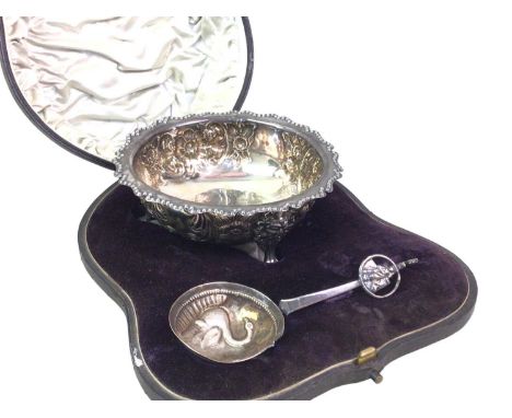 SILVER BOWL AND SILVER SPOON, IN A FITTED CASE the bowl with London marks (rubbed), the spoon bowl embossed with a swanQty: 1