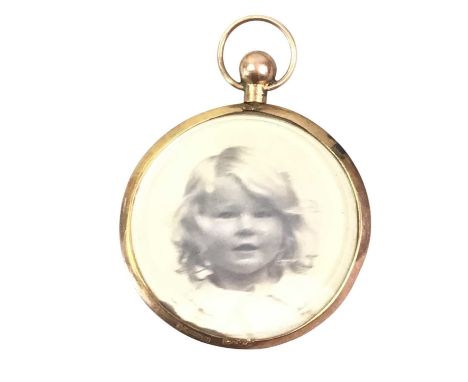 SMALL PHOTOGRAPH PENDANT, IN NINE GOLD SURROUND depicting two young girls - E. M. Sage and E. Goldfinch, along with a 'trowel