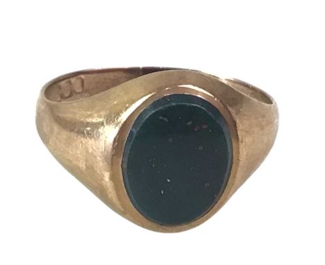 NINE CARAT GOLD SIGNET RING, ALONG WITH FURTHER JEWELLERY the signet ring set with a semi-precious gemstone, marked for nine 