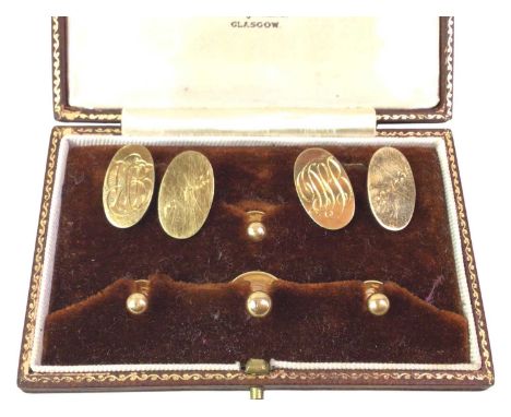 SET OF CUFFLINKS AND STUDS, EIGHTEEN CARAT GOLD comprising a pair of cufflinks with four shirt studs, marked for eighteen car