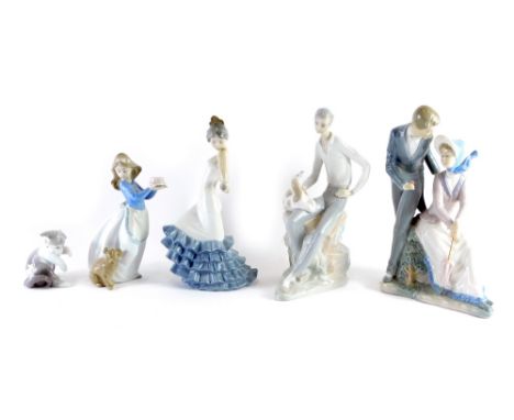 Various Lladro, Nao, and other similar figures, kitten and mouse group, 8cm high, ballerina, courting couple, etc. (a quantit