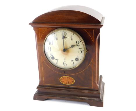 An Edwardian mahogany and boxwood strung mantel clock, in domed case, with 13cm Arabic dial, chiming on the hour, with pendul