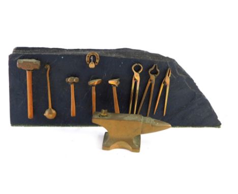 Various blacksmith's miniature tools, miniature anvil set, sledgehammer 7cm long, and other miniature tools. (a quantity) 