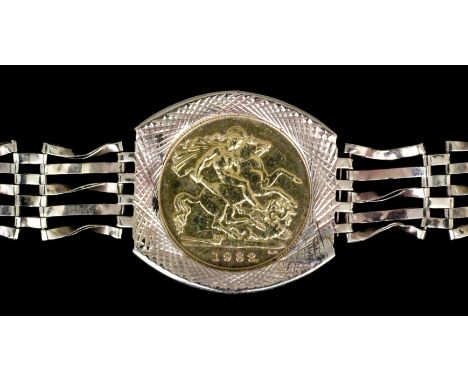 A modern 9ct gold five gate bracelet, the centre set with an Elizabeth II 1982 half Sovereign (gross weight 9.9 grammes)