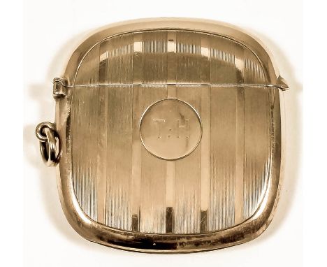 A George V 9ct gold rectangular vesta case with engine turned stripes, circular cartouche to centre engraved with initials "T