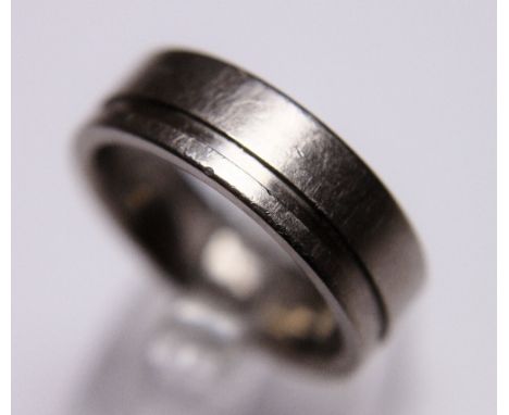Gents Beaverbrooks titanium ring, size Q