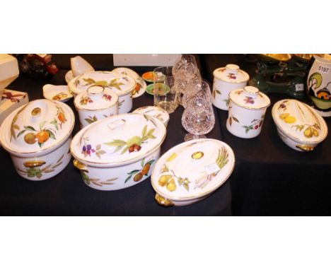 Quantity of Royal Worcester dinnerware Evesham pattern and glassware