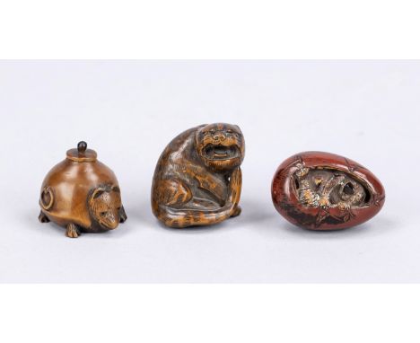 3 Netsuke, Japan 19. Jh. (Meiji). Alle figürlich und aus verschiedenen Hölzern, davon eines signiert (Tieger). Leicht ber., D