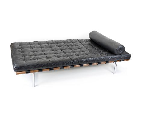 Barcelona Daybed, Liege, 20. Jh., Leder, Holz, verchromte Beine. 48,5 x 192 x 85 cm