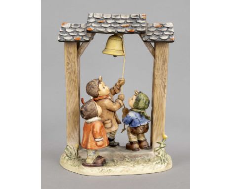 Große Hummelfigurengruppe ''Sturmläuten'', Goebel, Oeslau, 1990, Entwurf Gerhard Skrobek 1987, Modellnr. 487, bez., ''Let's t