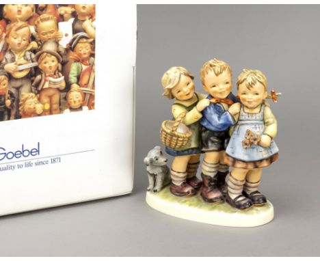 Große Hummelfigur, Goebel, Mach mit, 1964, sign., zwei Mädchen und ein Junge mit einem Hundewelpen beim vergnüglichen Spiel, 