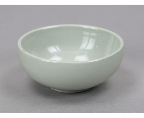 Pfeilring Schale, KPM Berlin, Marke vor 1945, 1. Seladonfarben, Entwurf Trude Petri 1933, Modellnr. 14421, im Inneren Ring mi