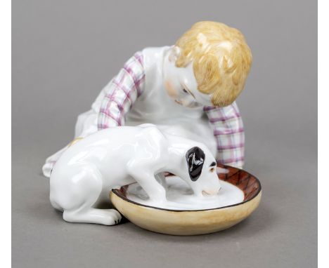 Kind mit Hund, der aus einer Schale säuft, Meissen, Jahreszeichen für 1991, 1. W., Entwurf Konrad Hentschel (1872-1907) im Ja