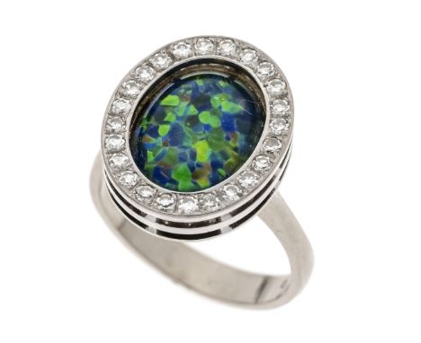Opal-Diamant-Ring WG 750/000 mit einer ovalen Opal-Triplette 12 x 9,8 mm und 24 Achtkant-Diamanten, zus. 0,20 ct W/SI, RG 54,