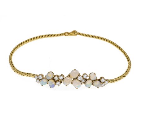 Opal-Brillant-Armband GG 585/000 mit 9 ovalen Milchopal-Cabochons 5 mm mit gutem Farbenspiel und 12 Brillanten (1 best.), zus