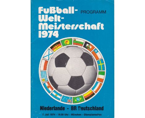 WORLD CUP FINAL 74   Official programme, Holland v West Germany, 7/7/74 in Munchen, World Cup Final, slight fold, no writing.