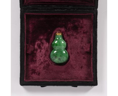 Mottled emerald green jade gourd snuff bottle Chinese, 1800-1850 of slightly flattened form and with pink quartz and gold col