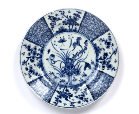 Blue and white plate Chinese, Kangxi period (1662-1722) decorated to the centre with a lotus flowering plant surrounded by bu