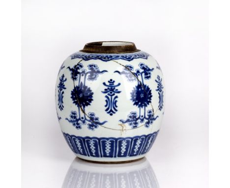 Blue and white jar Chinese, Kangxi period (1662-1722) decorated to the body with lotus blossoms and cloud motifs, 21.5cm high