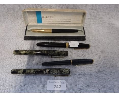 A COLLECTION OF VINTAGE FOUNTAIN PENS including a Conway Stewart 77 and a Swan Self Filler