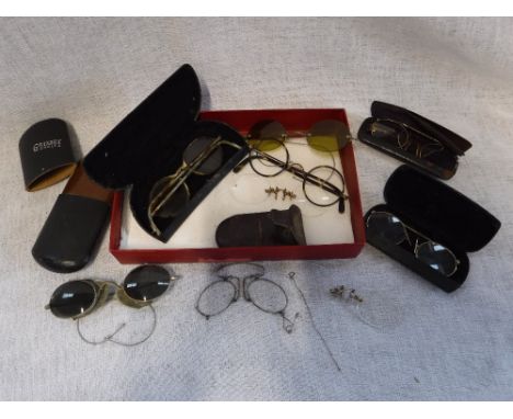 A QUANTITY OF VINTAGE SPECTACLES 