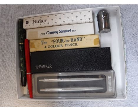 A COLLECTION OF ASSORTED VINTAGE PENS including Parker and other makes