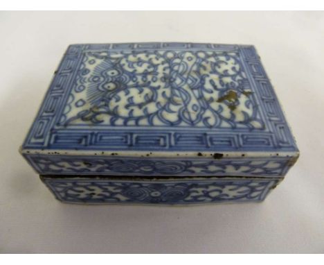 Chinese blue and white rectangular seal box, decorated with stylised leaves and scrolls with pull off cover A/F