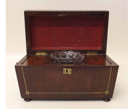 Victorian mahogany tea caddy. Condition report: see terms and conditions