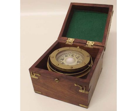 Reproduction compass in hardwood and brass case. Condition report: see terms and conditions