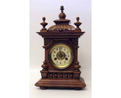 Victorian walnut 8-day mantel clock. Condition report: see terms and conditions