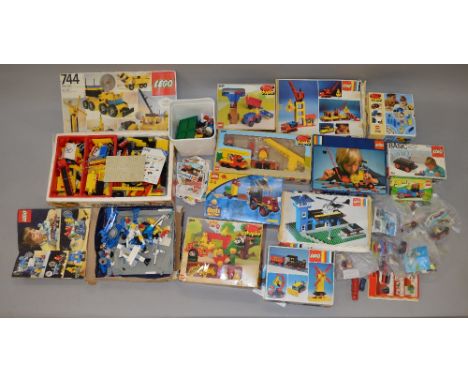 7 vintage Lego sets and 2 Lego cars together with a quantity of Lego Duplo (not checked for completeness)