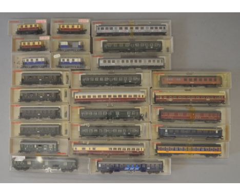 H0 scale Fleischmann. 26 x assorted boxed coaches. Some fitted with internal lighting. VG in G boxes.