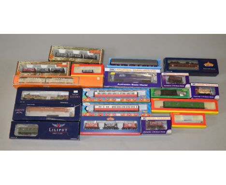 OO Gauge / H0 scale 19 x rolling stock, mostly boxed. Includes Dapol track cleaning car & 3 x triple wagon packs.