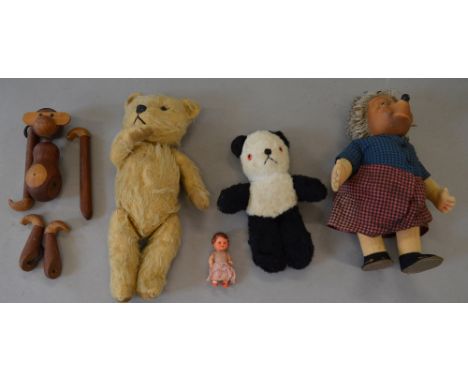 Assorted stuffed toys including a Melki hedgehog, teddy bear with inoperative squeaker together with a wooden monkey, a small