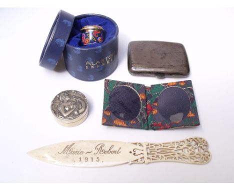 A COLLECTORS LOT - TO INCLUDE A HALLMARKED SILVER CIGARETTE CASE, together with a silver plated pill box, an Alastor enamel p