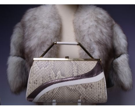 A LADIES VINTAGE SILVER FOX FUR BOLERO JACKET / SHRUG, contrasting grey suede leather panels to the sides and arms, fully lin