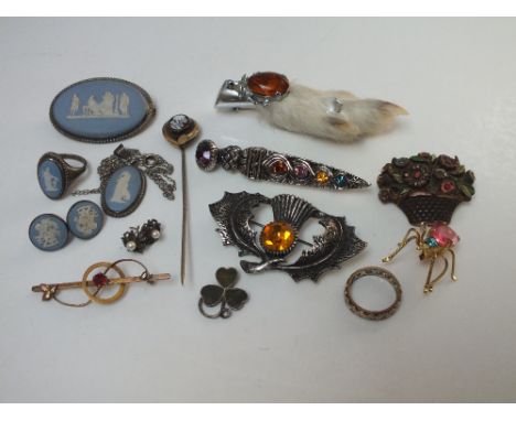 A COLLECTION OF VINTAGE COSTUME JEWELLERY, to include various Wedgwood set pieces, a 9ct gold bar brooch - A/F, and three Sco